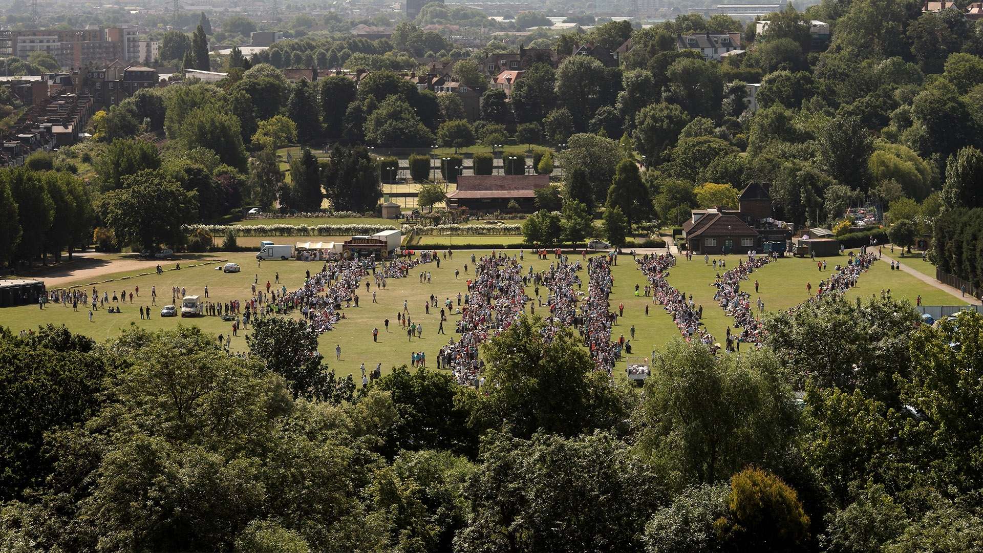 提供了与全 提供了与全