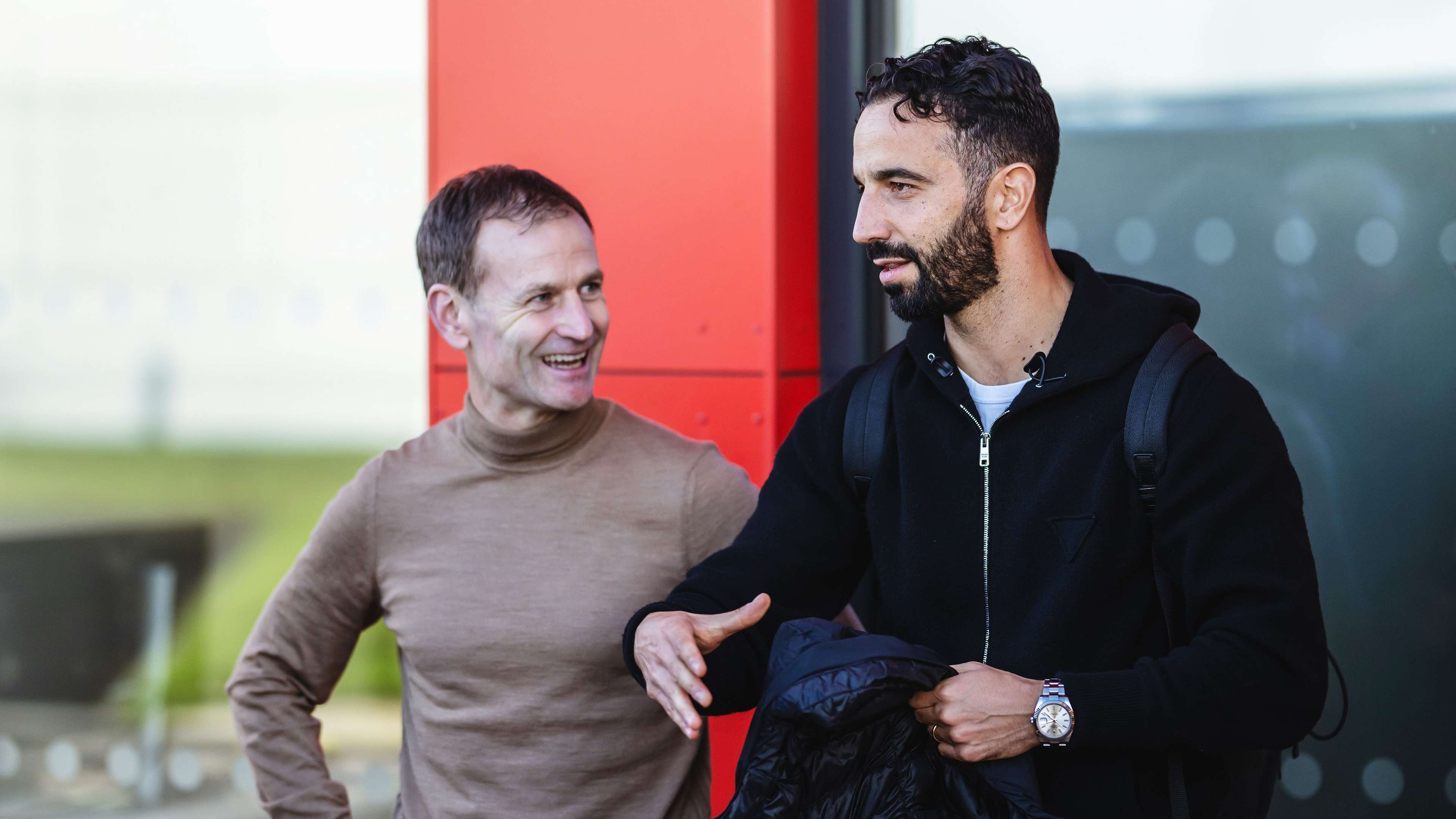 通过出售他 通过出售他